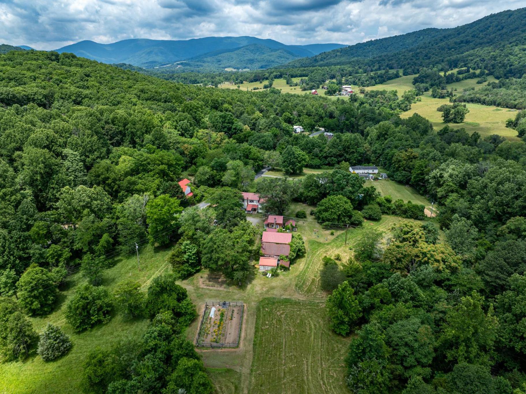 Bliss Point Farm And B&B, Llc Earlysville Exterior foto